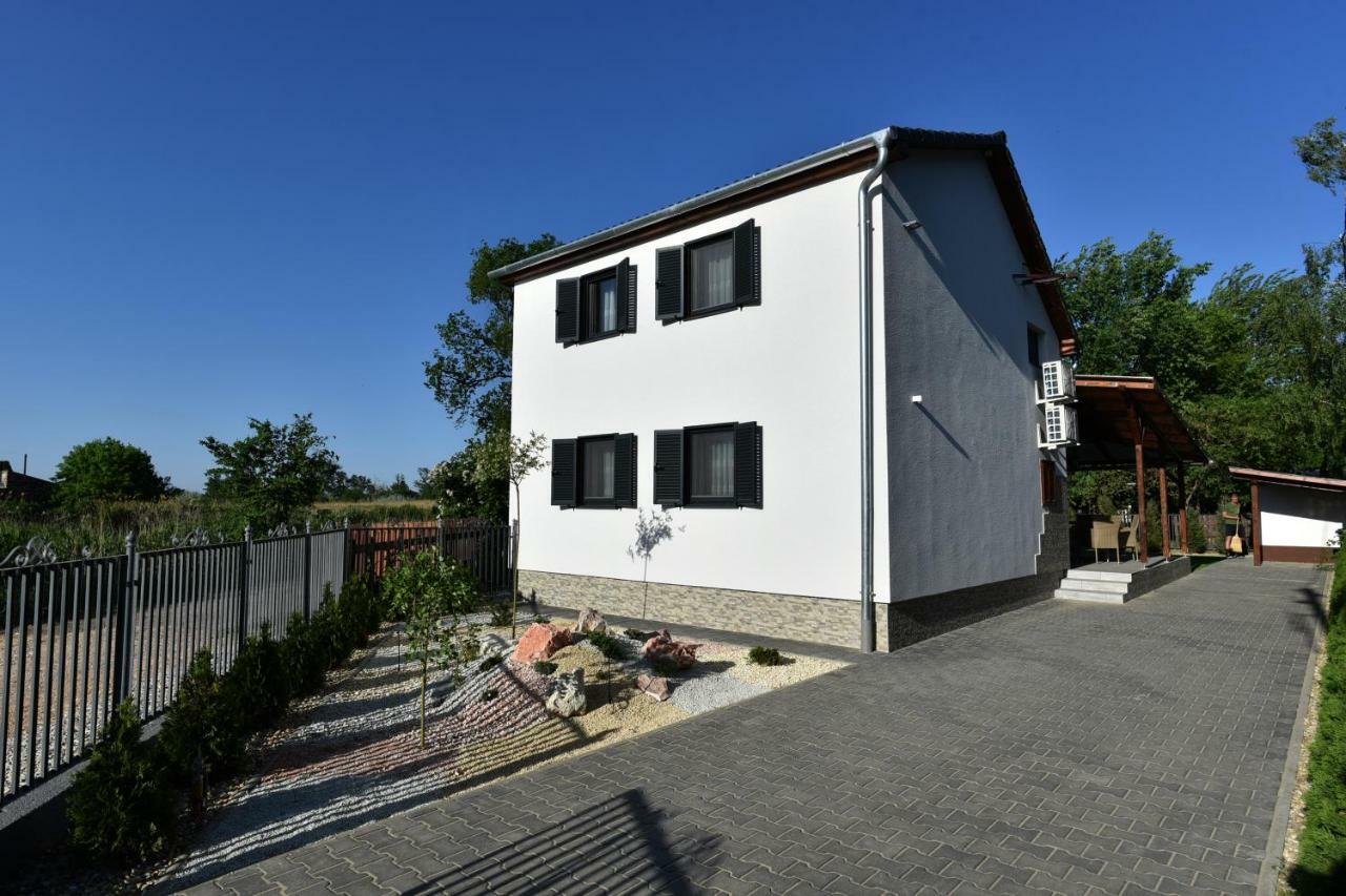 Siraly Apartman Hajdúnánás Dış mekan fotoğraf